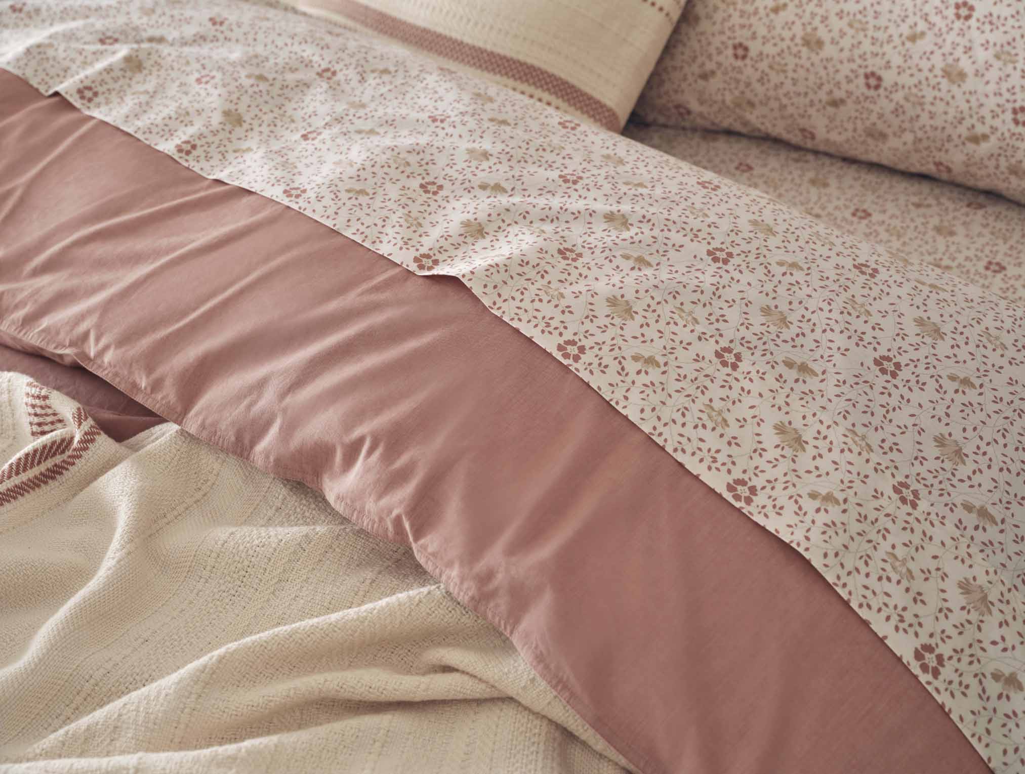 Coyuchi Organic Print Percale Sheet Set - Image 4