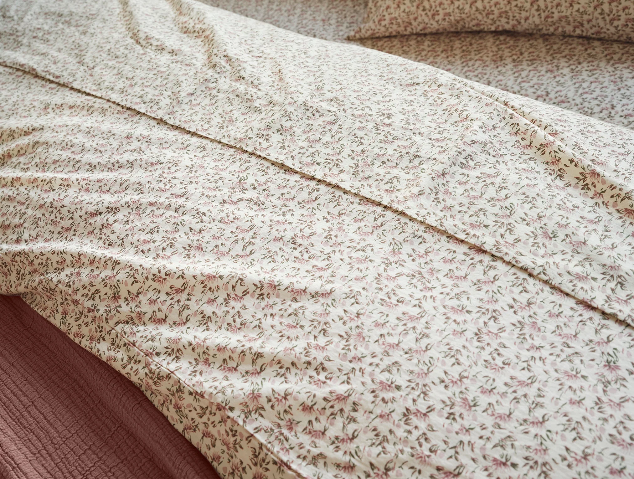 Coyuchi Organic Print Percale Sheet Set - Image 3