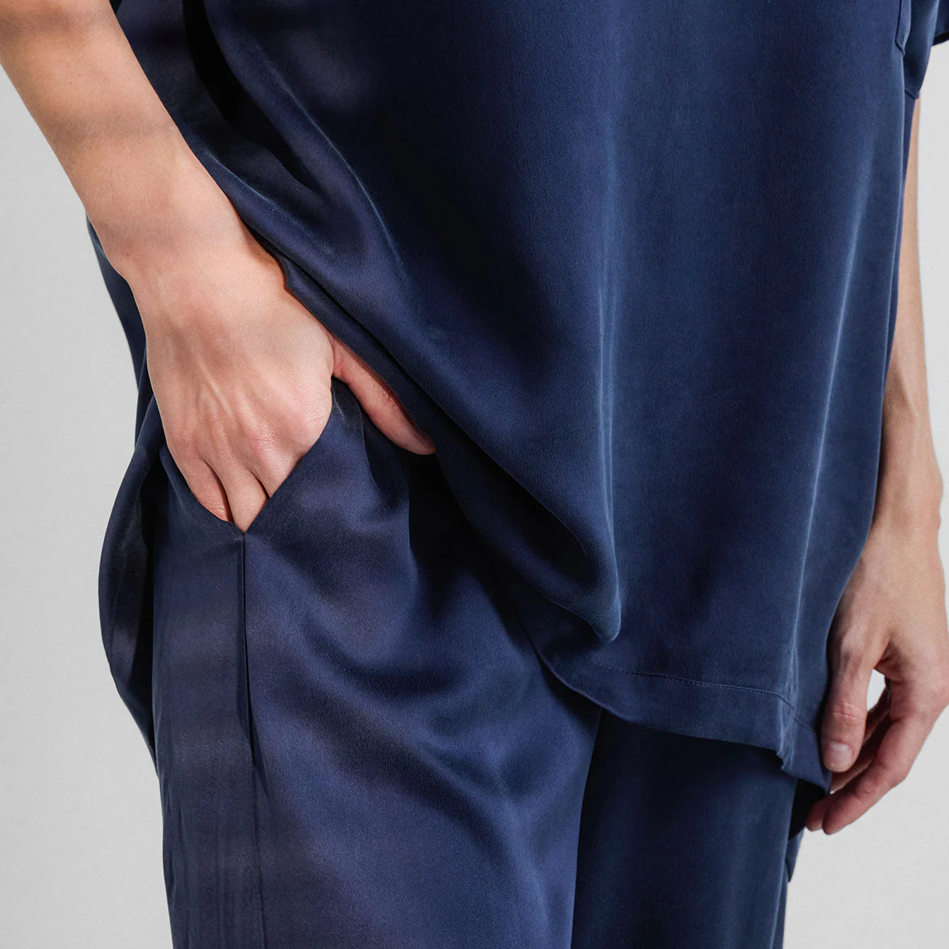 Lunya Washable Silk Tee Pant Set - Image 6