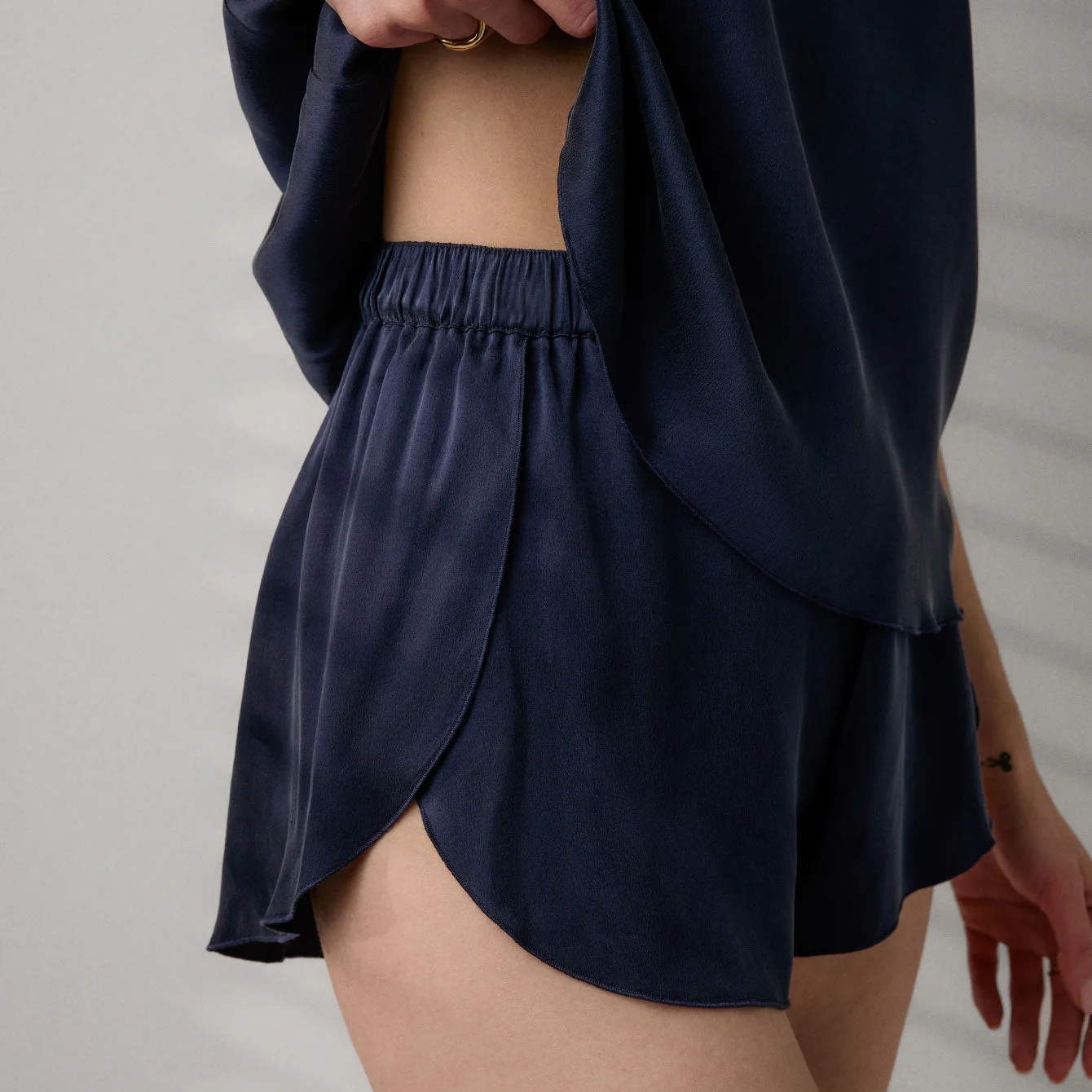 Lunya Washable Silk Tulip Back Set - Image 5